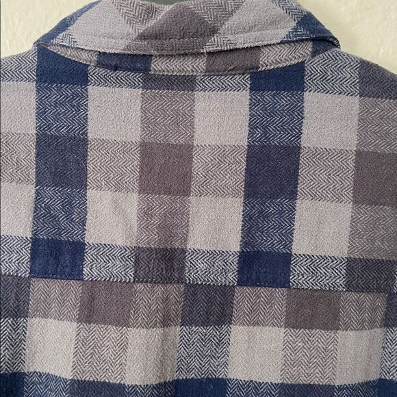 Field & Stream Navy and Gray Plaid Button Up Flannel in Size L - Picture 11 of 12